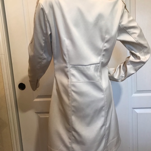 Nike Coat Size M (6-10) Creme with Gold Accent Trim.  Excellent Condition. - Picture 2 of 4